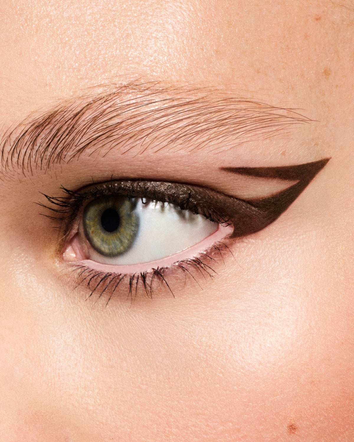 Fine Linez Lash Line-Enhancing Eyeliner — In Big Truffle
